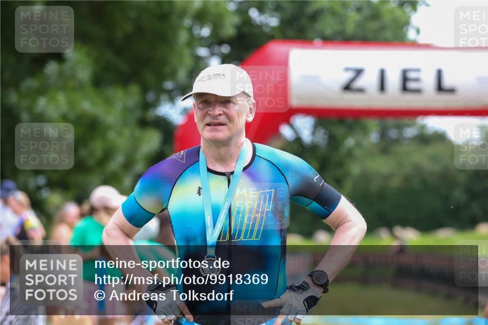 21.06.2026 - 29. Vierlanden-Triathlon Andreas Tolksdorf http://msf.ph/oto/9918369 21.06.2026 11:53:13 Ziel  meine-sportfotos.de