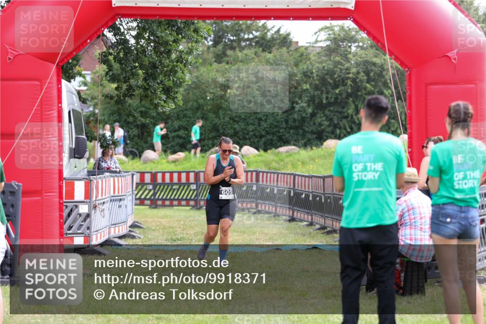 21.06.2026 - 29. Vierlanden-Triathlon Andreas Tolksdorf http://msf.ph/oto/9918371 21.06.2026 11:53:47 Ziel 605, 611 meine-sportfotos.de