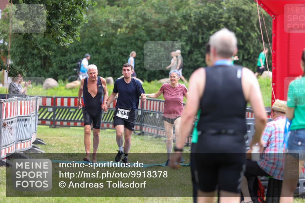 21.06.2026 - 29. Vierlanden-Triathlon Andreas Tolksdorf http://msf.ph/oto/9918378 21.06.2026 11:53:57 Ziel 611 meine-sportfotos.de