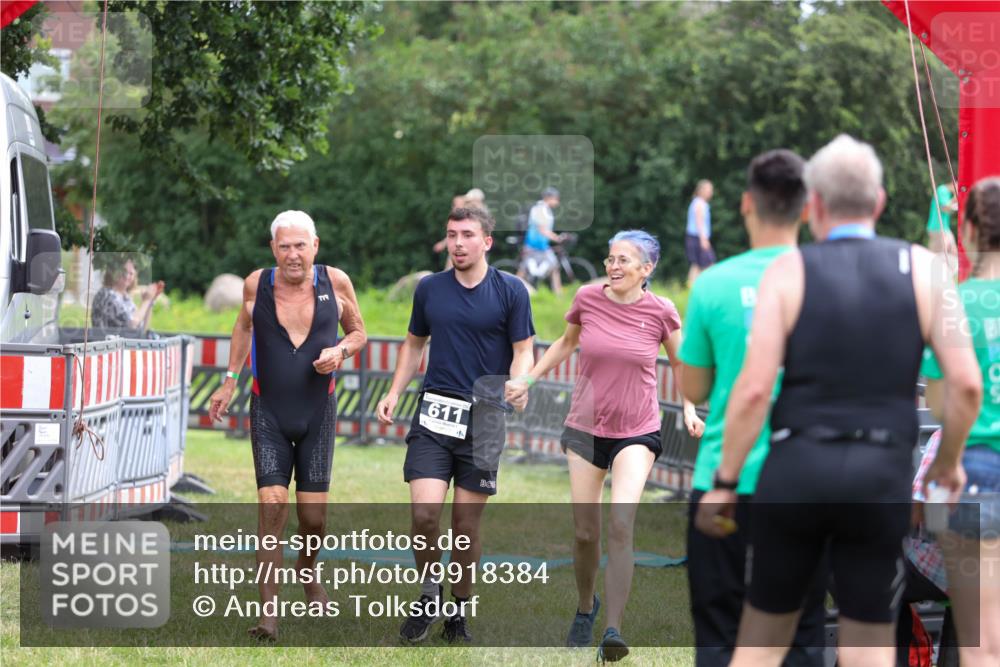 21.06.2026 - 29. Vierlanden-Triathlon Andreas Tolksdorf http://msf.ph/oto/9918384 21.06.2026 11:53:59 Ziel 611 meine-sportfotos.de