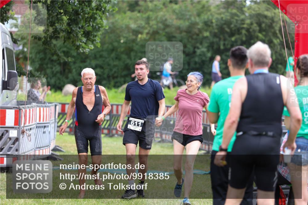 21.06.2026 - 29. Vierlanden-Triathlon Andreas Tolksdorf http://msf.ph/oto/9918385 21.06.2026 11:53:59 Ziel 611 meine-sportfotos.de