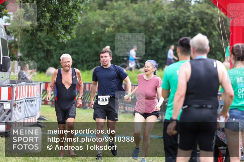 21.06.2026 - 29. Vierlanden-Triathlon Andreas Tolksdorf http://msf.ph/oto/9918388 21.06.2026 11:53:59 Ziel 611 meine-sportfotos.de