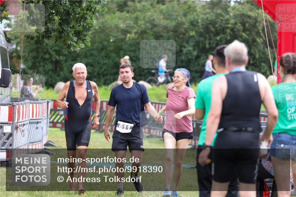 21.06.2026 - 29. Vierlanden-Triathlon Andreas Tolksdorf http://msf.ph/oto/9918390 21.06.2026 11:53:59 Ziel 611 meine-sportfotos.de