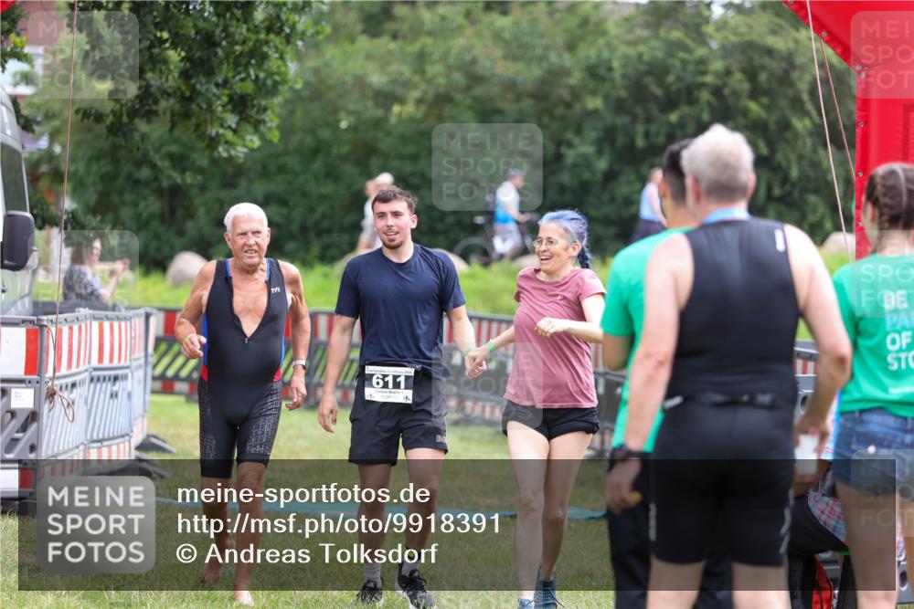 21.06.2026 - 29. Vierlanden-Triathlon Andreas Tolksdorf http://msf.ph/oto/9918391 21.06.2026 11:53:59 Ziel 611 meine-sportfotos.de