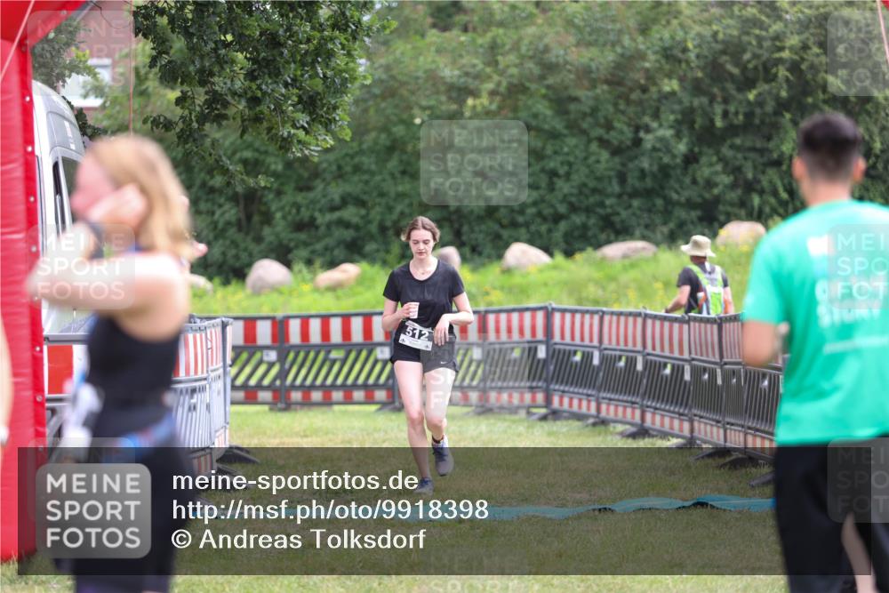 21.06.2026 - 29. Vierlanden-Triathlon Andreas Tolksdorf http://msf.ph/oto/9918398 21.06.2026 11:54:57 Ziel 512 meine-sportfotos.de