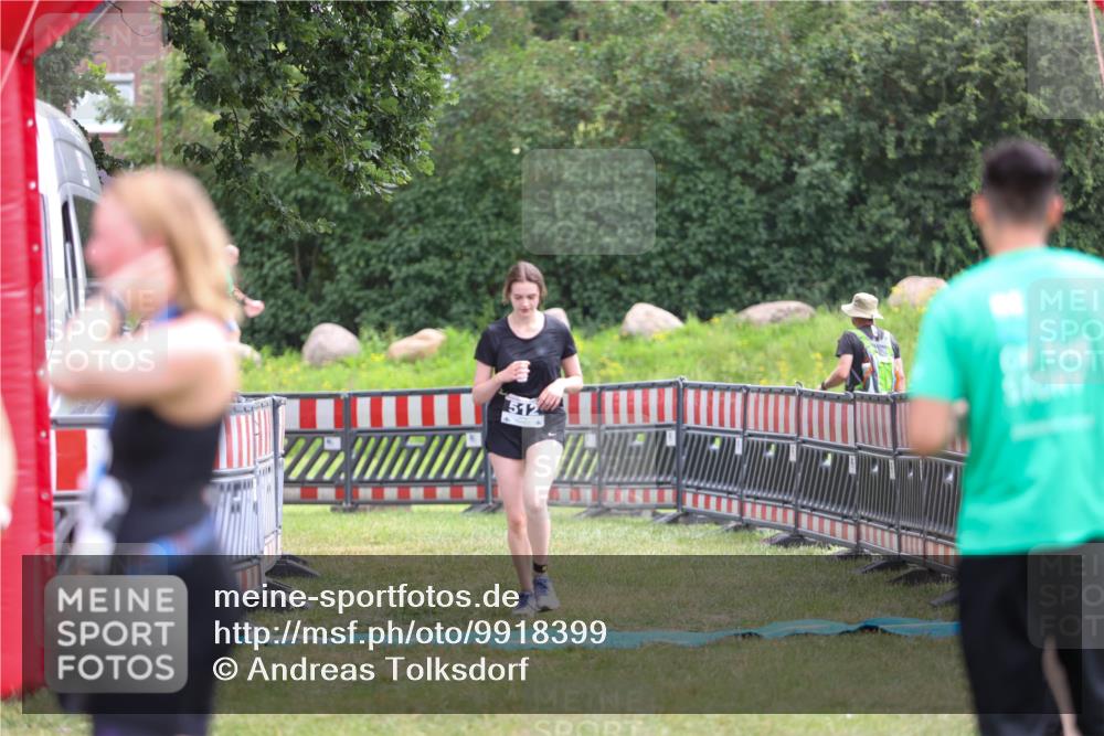 21.06.2026 - 29. Vierlanden-Triathlon Andreas Tolksdorf http://msf.ph/oto/9918399 21.06.2026 11:54:57 Ziel 512 meine-sportfotos.de