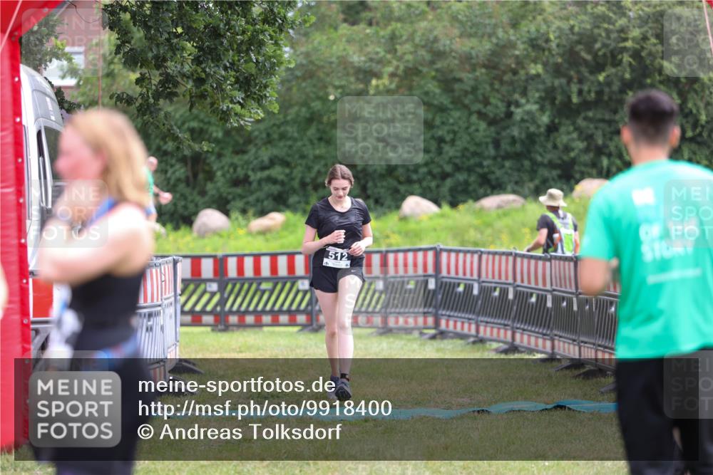 21.06.2026 - 29. Vierlanden-Triathlon Andreas Tolksdorf http://msf.ph/oto/9918400 21.06.2026 11:54:57 Ziel 512 meine-sportfotos.de