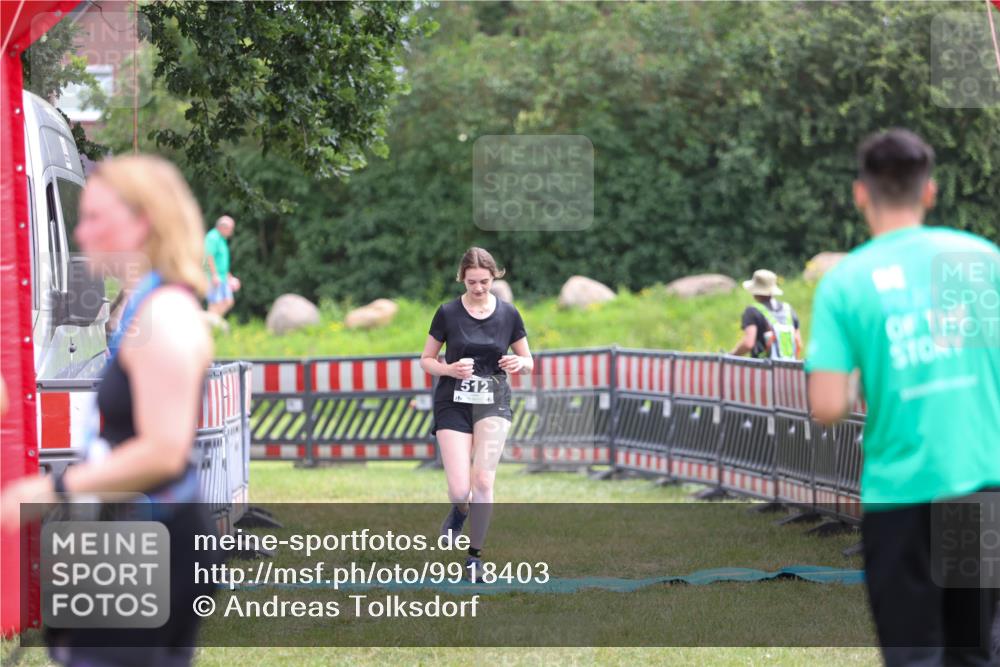 21.06.2026 - 29. Vierlanden-Triathlon Andreas Tolksdorf http://msf.ph/oto/9918403 21.06.2026 11:54:57 Ziel 512 meine-sportfotos.de