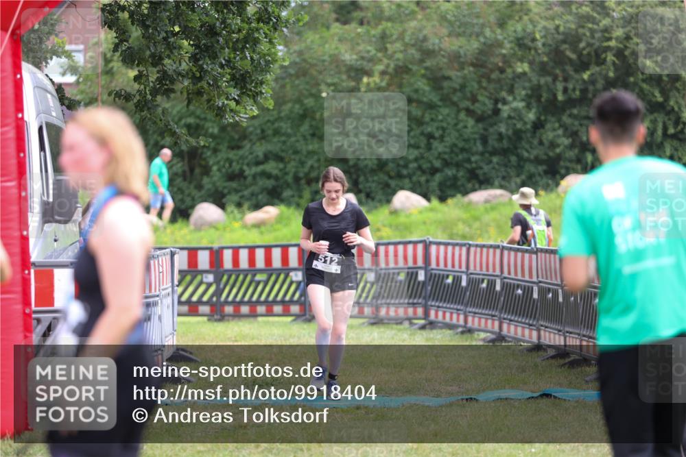 21.06.2026 - 29. Vierlanden-Triathlon Andreas Tolksdorf http://msf.ph/oto/9918404 21.06.2026 11:54:57 Ziel 512 meine-sportfotos.de