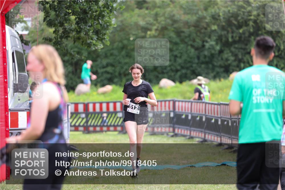 21.06.2026 - 29. Vierlanden-Triathlon Andreas Tolksdorf http://msf.ph/oto/9918405 21.06.2026 11:54:58 Ziel 512 meine-sportfotos.de