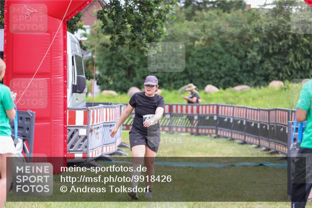 21.06.2026 - 29. Vierlanden-Triathlon Andreas Tolksdorf http://msf.ph/oto/9918426 21.06.2026 11:55:51 Ziel 498 meine-sportfotos.de