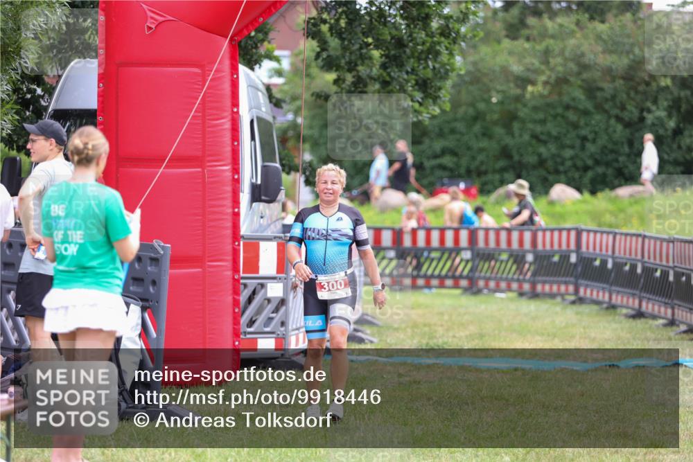 21.06.2026 - 29. Vierlanden-Triathlon Andreas Tolksdorf http://msf.ph/oto/9918446 21.06.2026 11:56:25 Ziel 300 meine-sportfotos.de