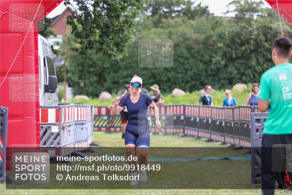21.06.2026 - 29. Vierlanden-Triathlon Andreas Tolksdorf http://msf.ph/oto/9918449 21.06.2026 11:57:10 Ziel 500, 504 meine-sportfotos.de