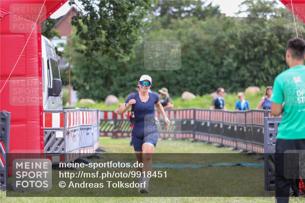 21.06.2026 - 29. Vierlanden-Triathlon Andreas Tolksdorf http://msf.ph/oto/9918451 21.06.2026 11:57:10 Ziel 500, 504 meine-sportfotos.de