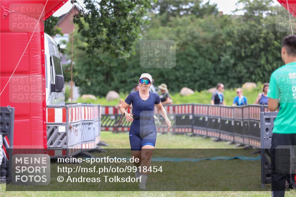 21.06.2026 - 29. Vierlanden-Triathlon Andreas Tolksdorf http://msf.ph/oto/9918454 21.06.2026 11:57:10 Ziel 500, 504 meine-sportfotos.de