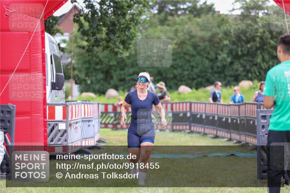 21.06.2026 - 29. Vierlanden-Triathlon Andreas Tolksdorf http://msf.ph/oto/9918455 21.06.2026 11:57:10 Ziel 500, 504 meine-sportfotos.de
