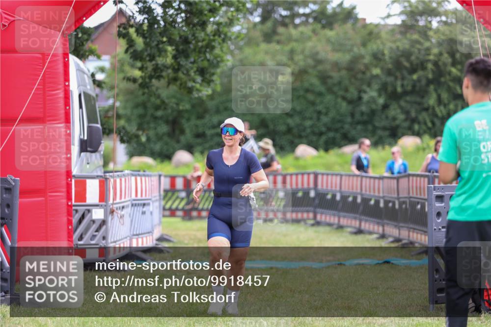 21.06.2026 - 29. Vierlanden-Triathlon Andreas Tolksdorf http://msf.ph/oto/9918457 21.06.2026 11:57:10 Ziel 500, 504 meine-sportfotos.de