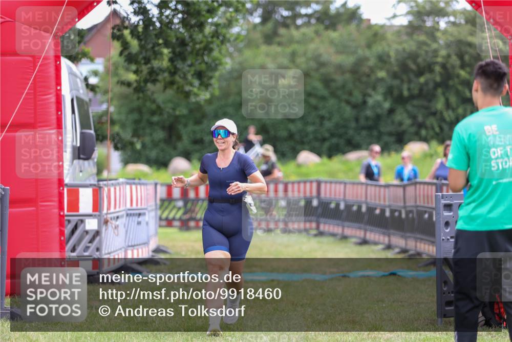 21.06.2026 - 29. Vierlanden-Triathlon Andreas Tolksdorf http://msf.ph/oto/9918460 21.06.2026 11:57:10 Ziel 500, 504 meine-sportfotos.de