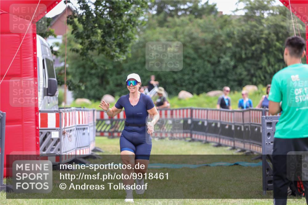 21.06.2026 - 29. Vierlanden-Triathlon Andreas Tolksdorf http://msf.ph/oto/9918461 21.06.2026 11:57:10 Ziel 500, 504 meine-sportfotos.de
