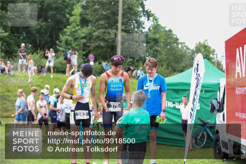 21.06.2026 - 29. Vierlanden-Triathlon Andreas Tolksdorf http://msf.ph/oto/9918500 21.06.2026 11:58:46 Ziel 589, 617 meine-sportfotos.de