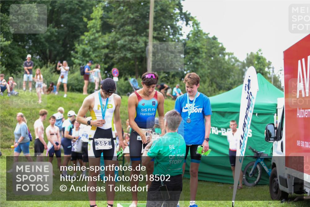 21.06.2026 - 29. Vierlanden-Triathlon Andreas Tolksdorf http://msf.ph/oto/9918502 21.06.2026 11:58:46 Ziel 589, 617 meine-sportfotos.de