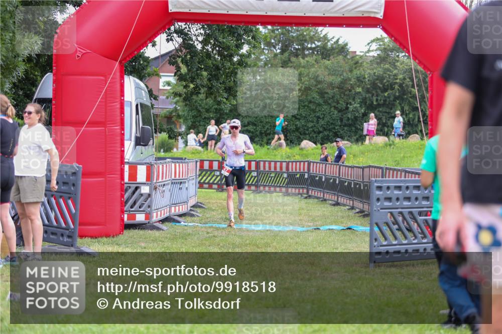 21.06.2026 - 29. Vierlanden-Triathlon Andreas Tolksdorf http://msf.ph/oto/9918518 21.06.2026 12:10:41 Ziel 47 meine-sportfotos.de
