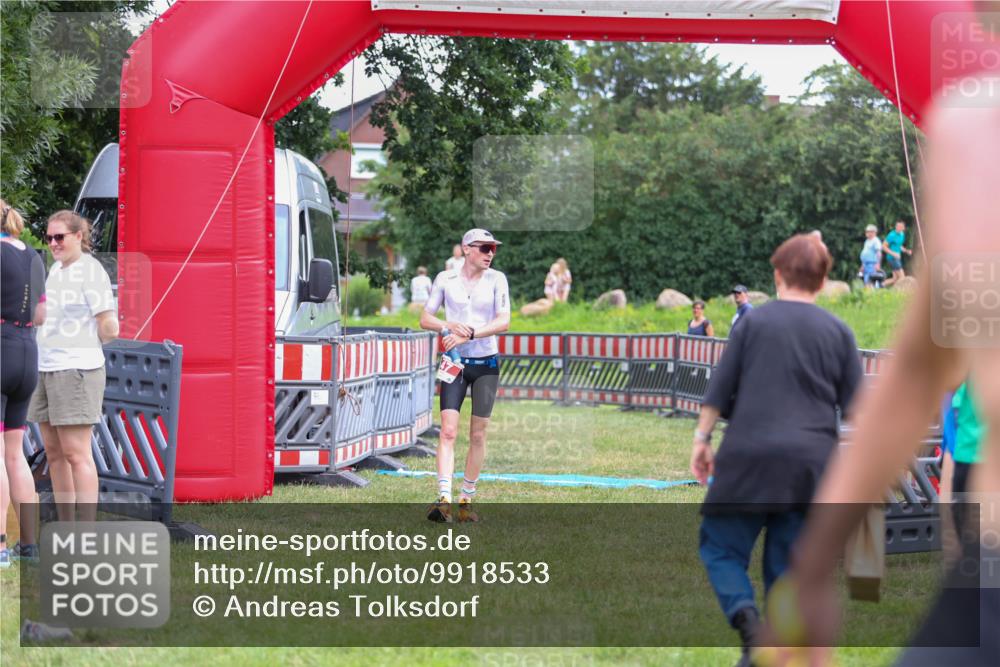 21.06.2026 - 29. Vierlanden-Triathlon Andreas Tolksdorf http://msf.ph/oto/9918533 21.06.2026 12:10:43 Ziel 30, 47 meine-sportfotos.de