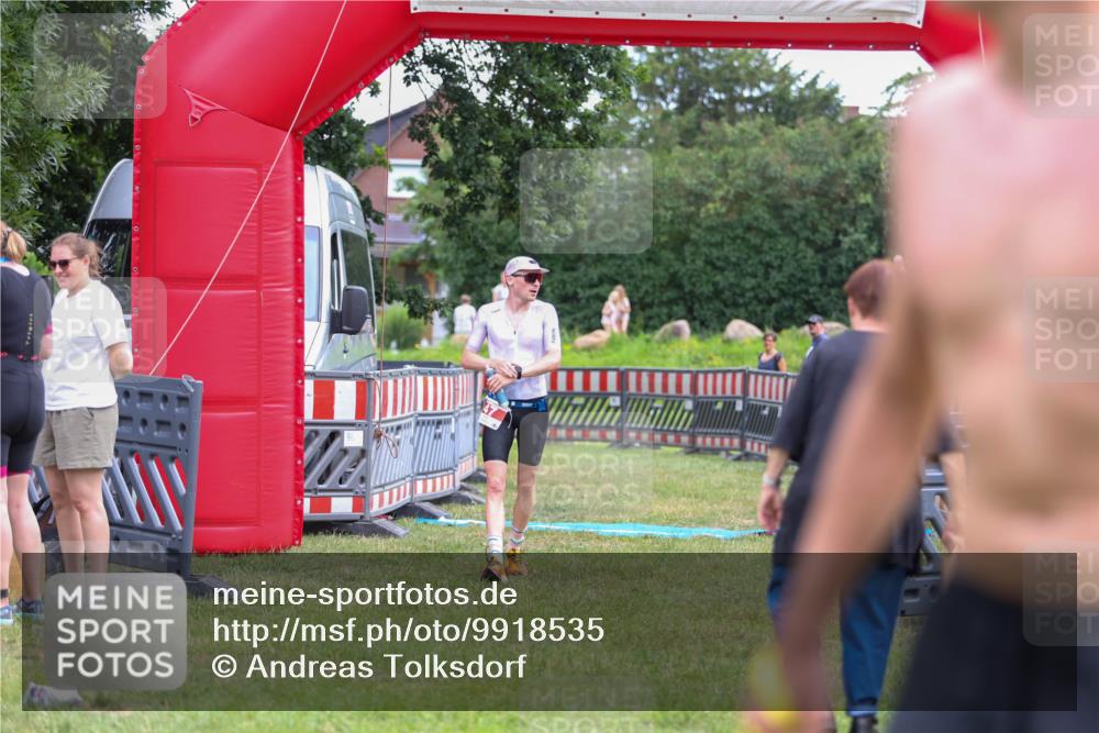 21.06.2026 - 29. Vierlanden-Triathlon Andreas Tolksdorf http://msf.ph/oto/9918535 21.06.2026 12:10:43 Ziel 30, 47 meine-sportfotos.de