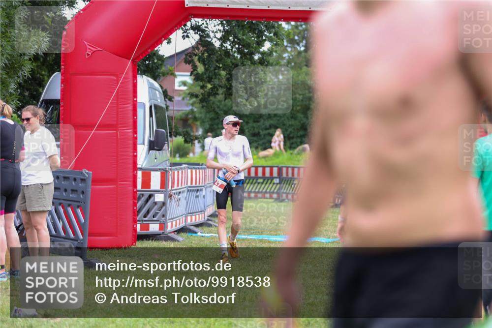 21.06.2026 - 29. Vierlanden-Triathlon Andreas Tolksdorf http://msf.ph/oto/9918538 21.06.2026 12:10:43 Ziel 30, 47 meine-sportfotos.de