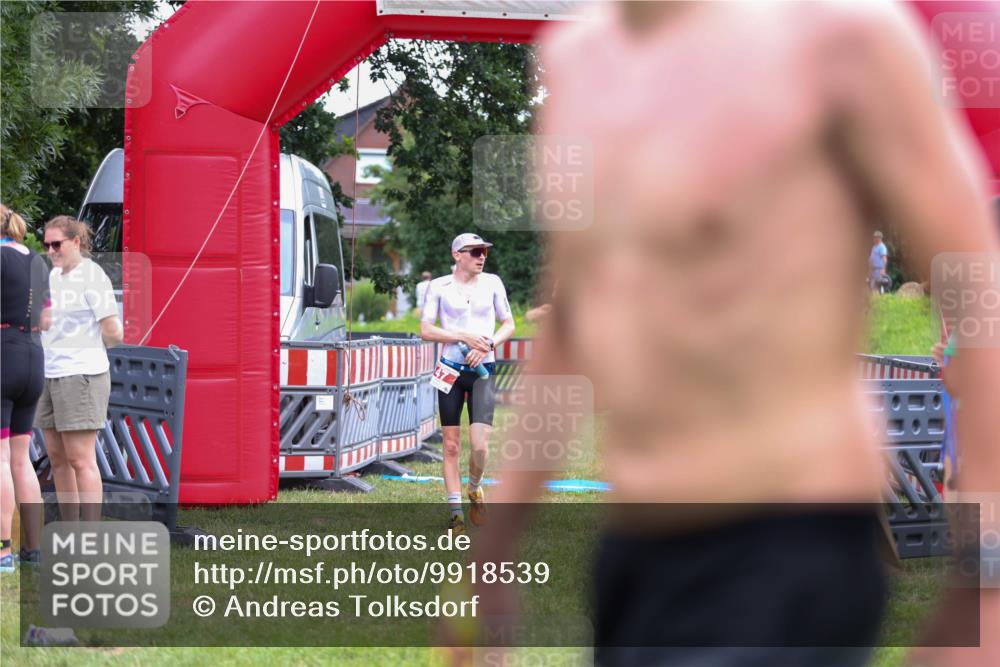 21.06.2026 - 29. Vierlanden-Triathlon Andreas Tolksdorf http://msf.ph/oto/9918539 21.06.2026 12:10:43 Ziel 30, 47 meine-sportfotos.de
