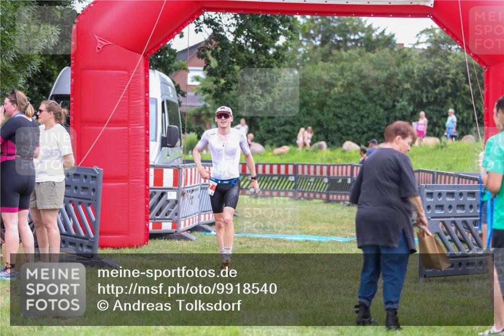 21.06.2026 - 29. Vierlanden-Triathlon Andreas Tolksdorf http://msf.ph/oto/9918540 21.06.2026 12:10:45 Ziel 30, 47 meine-sportfotos.de