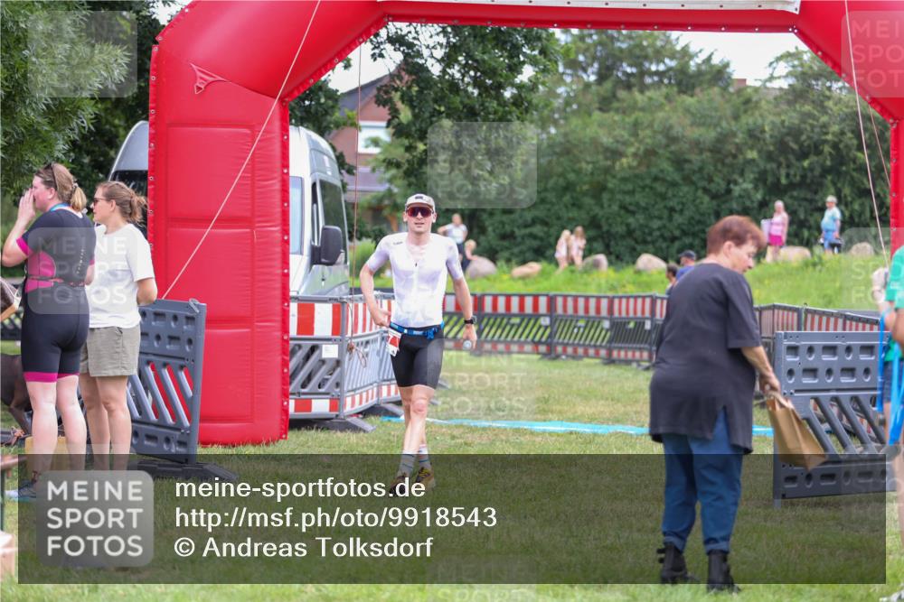 21.06.2026 - 29. Vierlanden-Triathlon Andreas Tolksdorf http://msf.ph/oto/9918543 21.06.2026 12:10:45 Ziel 30, 47 meine-sportfotos.de