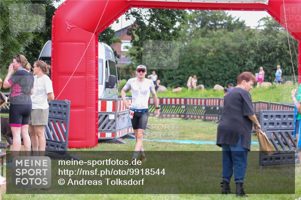 21.06.2026 - 29. Vierlanden-Triathlon Andreas Tolksdorf http://msf.ph/oto/9918544 21.06.2026 12:10:45 Ziel 30, 47 meine-sportfotos.de