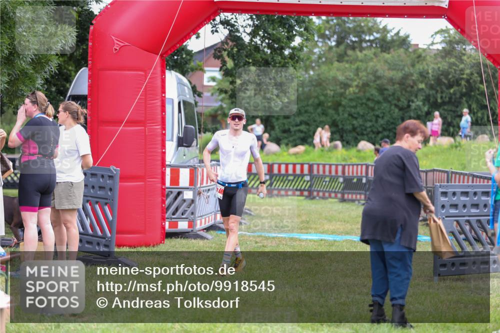 21.06.2026 - 29. Vierlanden-Triathlon Andreas Tolksdorf http://msf.ph/oto/9918545 21.06.2026 12:10:45 Ziel 30, 47 meine-sportfotos.de