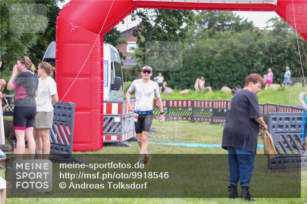 21.06.2026 - 29. Vierlanden-Triathlon Andreas Tolksdorf http://msf.ph/oto/9918546 21.06.2026 12:10:45 Ziel 30, 47 meine-sportfotos.de
