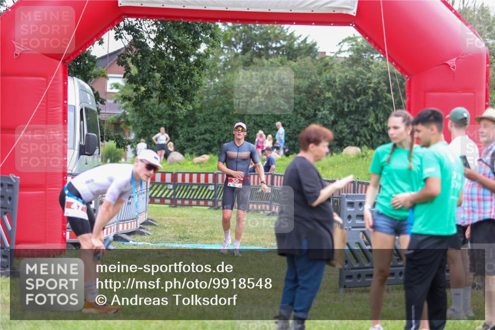 21.06.2026 - 29. Vierlanden-Triathlon Andreas Tolksdorf http://msf.ph/oto/9918548 21.06.2026 12:10:53 Ziel 30 meine-sportfotos.de