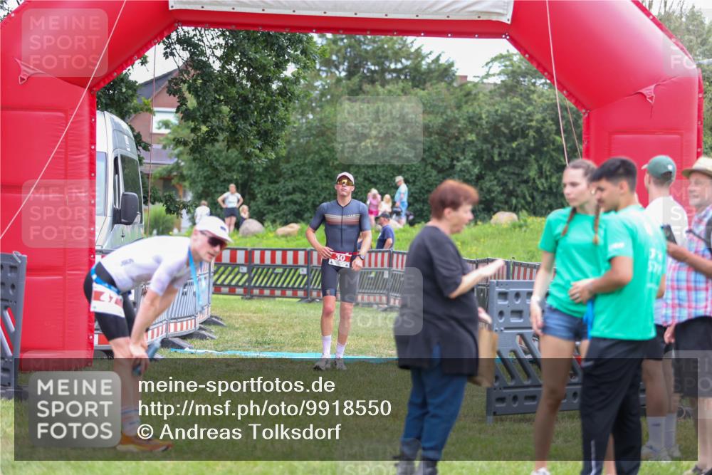21.06.2026 - 29. Vierlanden-Triathlon Andreas Tolksdorf http://msf.ph/oto/9918550 21.06.2026 12:10:53 Ziel 30 meine-sportfotos.de