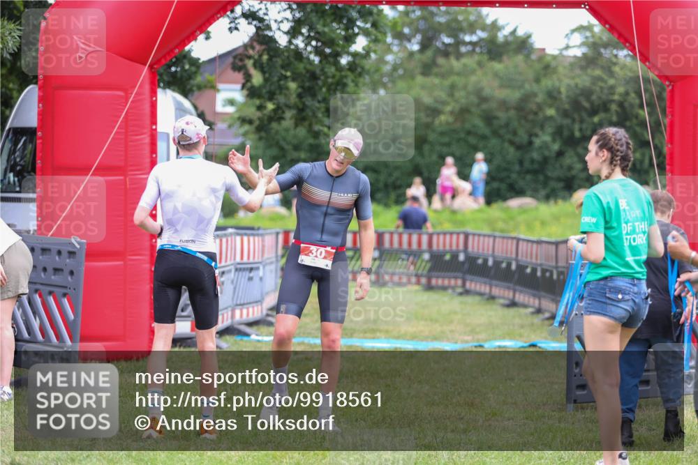 21.06.2026 - 29. Vierlanden-Triathlon Andreas Tolksdorf http://msf.ph/oto/9918561 21.06.2026 12:11:00 Ziel  meine-sportfotos.de