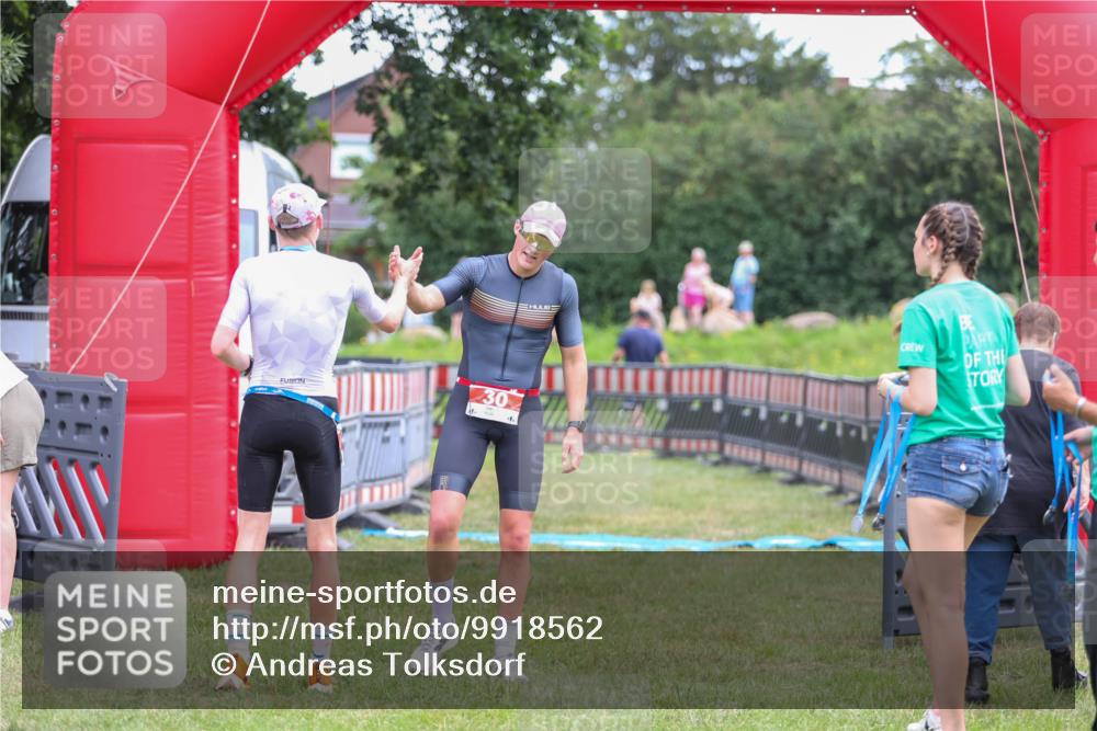 21.06.2026 - 29. Vierlanden-Triathlon Andreas Tolksdorf http://msf.ph/oto/9918562 21.06.2026 12:11:00 Ziel  meine-sportfotos.de