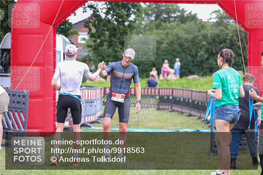 21.06.2026 - 29. Vierlanden-Triathlon Andreas Tolksdorf http://msf.ph/oto/9918563 21.06.2026 12:11:00 Ziel  meine-sportfotos.de