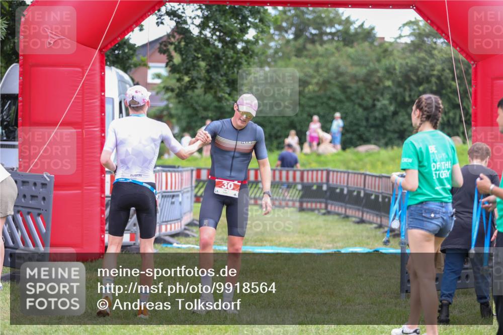 21.06.2026 - 29. Vierlanden-Triathlon Andreas Tolksdorf http://msf.ph/oto/9918564 21.06.2026 12:11:00 Ziel  meine-sportfotos.de