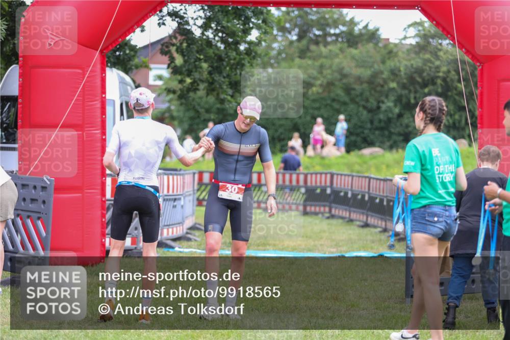 21.06.2026 - 29. Vierlanden-Triathlon Andreas Tolksdorf http://msf.ph/oto/9918565 21.06.2026 12:11:00 Ziel  meine-sportfotos.de