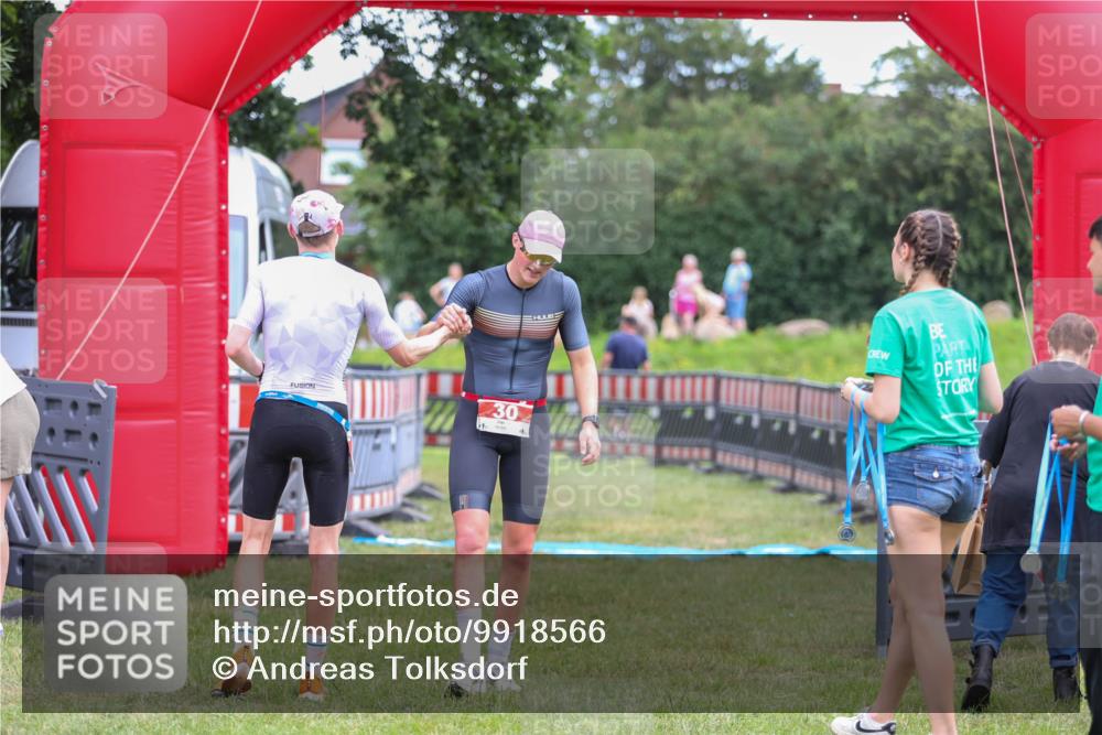 21.06.2026 - 29. Vierlanden-Triathlon Andreas Tolksdorf http://msf.ph/oto/9918566 21.06.2026 12:11:00 Ziel  meine-sportfotos.de