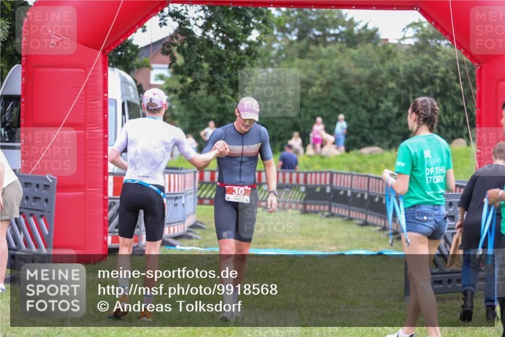 21.06.2026 - 29. Vierlanden-Triathlon Andreas Tolksdorf http://msf.ph/oto/9918568 21.06.2026 12:11:00 Ziel  meine-sportfotos.de