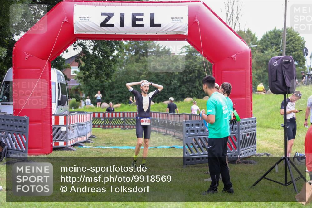 21.06.2026 - 29. Vierlanden-Triathlon Andreas Tolksdorf http://msf.ph/oto/9918569 21.06.2026 12:12:27 Ziel  meine-sportfotos.de
