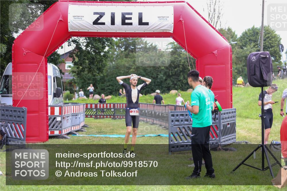 21.06.2026 - 29. Vierlanden-Triathlon Andreas Tolksdorf http://msf.ph/oto/9918570 21.06.2026 12:12:27 Ziel  meine-sportfotos.de