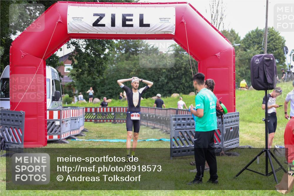 21.06.2026 - 29. Vierlanden-Triathlon Andreas Tolksdorf http://msf.ph/oto/9918573 21.06.2026 12:12:27 Ziel  meine-sportfotos.de