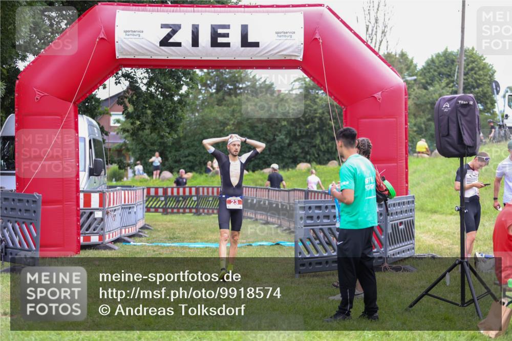 21.06.2026 - 29. Vierlanden-Triathlon Andreas Tolksdorf http://msf.ph/oto/9918574 21.06.2026 12:12:27 Ziel  meine-sportfotos.de