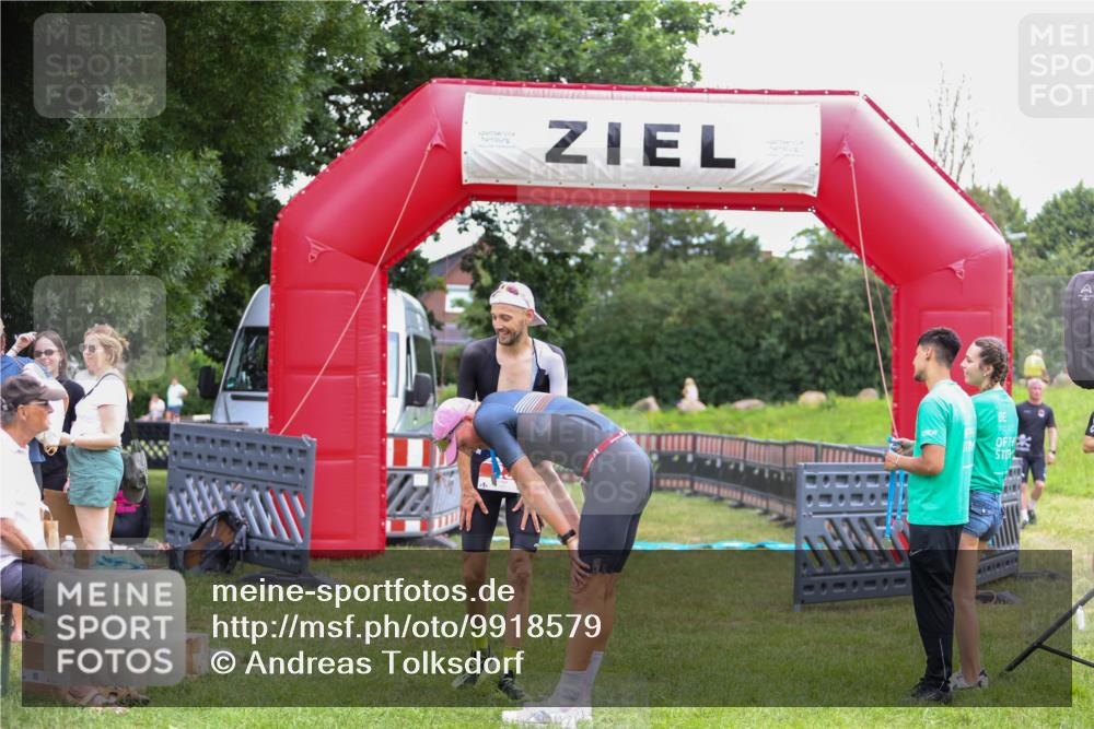 21.06.2026 - 29. Vierlanden-Triathlon Andreas Tolksdorf http://msf.ph/oto/9918579 21.06.2026 12:12:43 Ziel  meine-sportfotos.de