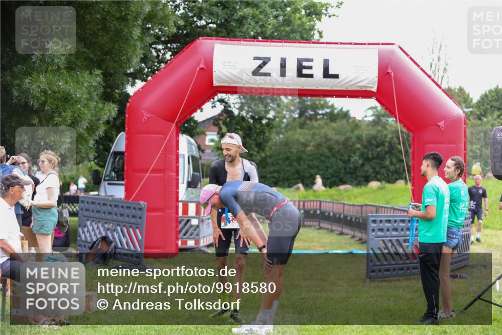 21.06.2026 - 29. Vierlanden-Triathlon Andreas Tolksdorf http://msf.ph/oto/9918580 21.06.2026 12:12:43 Ziel  meine-sportfotos.de